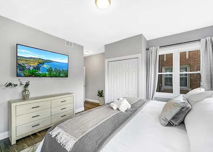 Spacious Haven - 8 Min From Downtown Chicago - Sleeps 10 Apartment Forest Park
