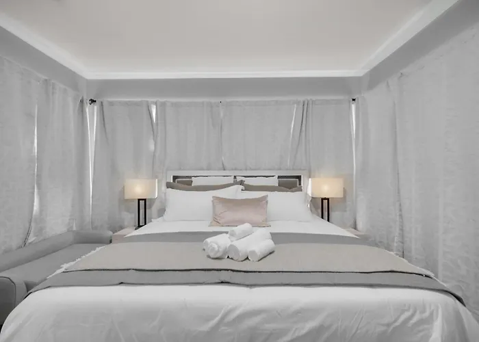 Spacious Haven - 8 Min From Downtown Chicago - Sleeps 10 Apartment Forest Park